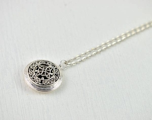 Celtic Knot Aromatherapy Diffuser Necklace - Essential Oils 4