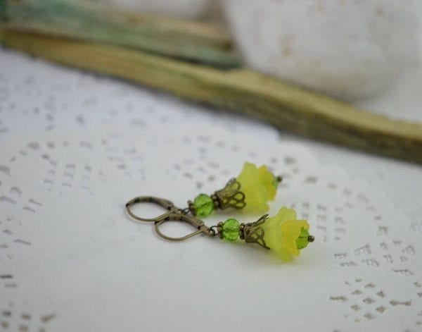 Green Peridot Flower Earrings - Emerald, Vintage, Lucite