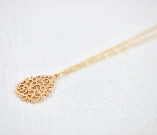 Simple Every Day Gold Drop Filigree Necklace 3
