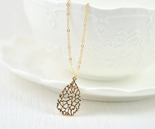 Simple Every Day Gold Drop Filigree Necklace 4