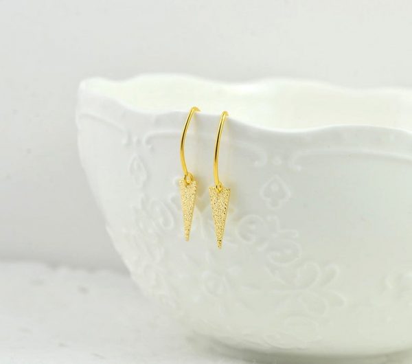 simple dainty gold earrings