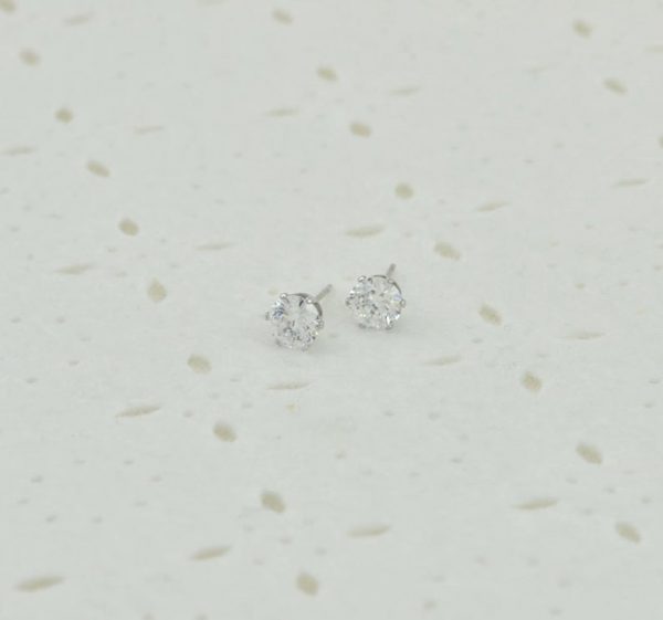 Round Clear Crystal Cubic Zirconia Stud Earrings 4