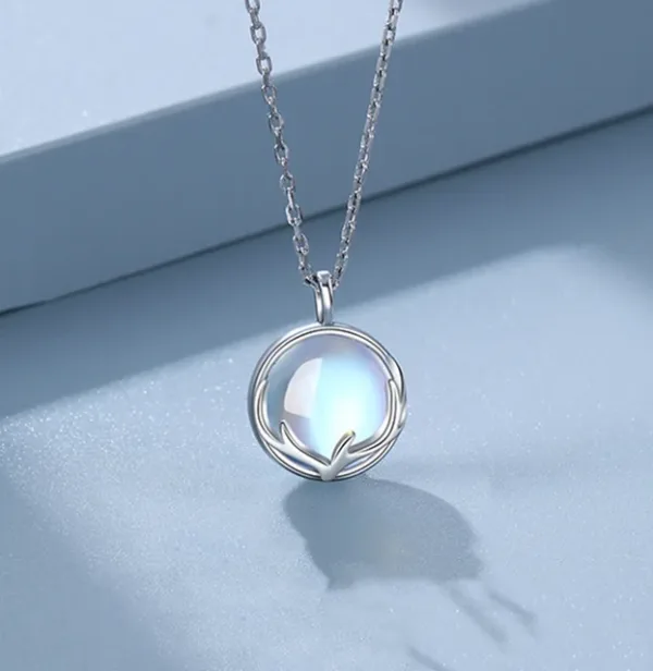 Silver Moonstone Pendant Necklace